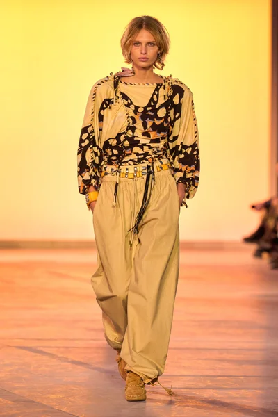 Look 11